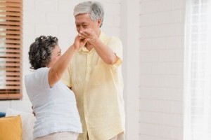 التغييرات اليومية التي يمكن أن تحسن الحياة مع مريض الزهايمر